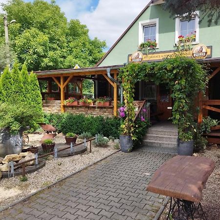 Restaurace A Penzion U Kuliku Raspenava المظهر الخارجي الصورة